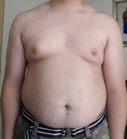 fattuberfan:I’m at 220 pounds right now. Now I want to gain muscle and lose some fat for my gut to have more of a jiggle when I “exercise”.