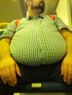 lrgrthnlf:   Today’s train tummy pic :-) 