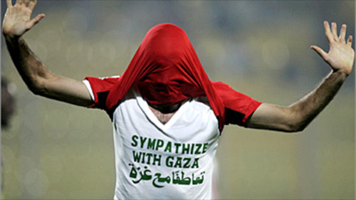 momo33me: Egyptian Soccer Star Mohamed Abo treka wearing a T-shirt that reads “Sympathize with