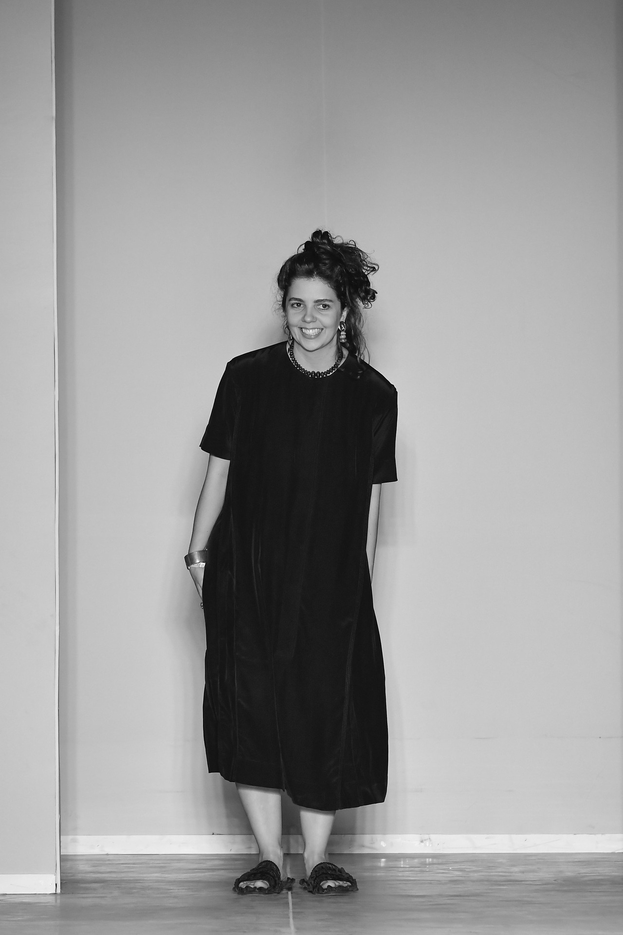 BEIRA | SPFW N45
Não adianta só ver as fotos: a roupa da Beira é pra pegar, sentir o toque (algodão, tafetá de seda e uma...