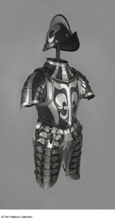 peashooter85:Black and White armor from Nuremberg, Germany, circa 1570.from The Wallace Collection