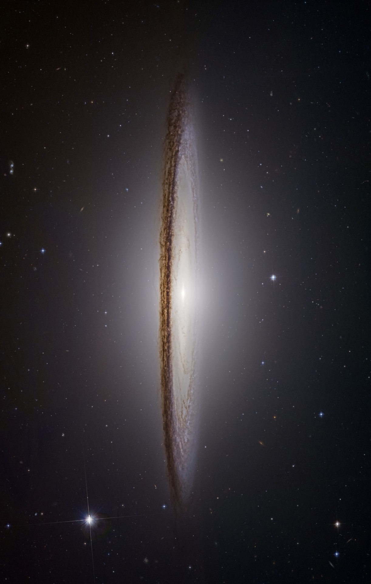 the-wolf-and-moon: M104, Sombrero Galaxy - Tumblr Pics