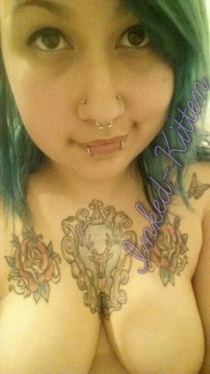 inked-kitten:  Thick thighed. Pretty kitty.