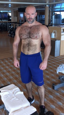 yummyhairydudes:  YUM!  For MORE HOT HAIRY guys-Check out my OTHER Tumblr page:http://www.hairyonholiday.tumblr.com 