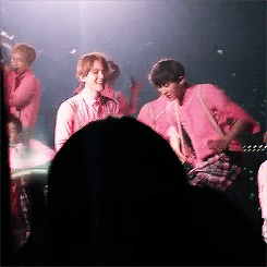 essentyeol: Stop flirting on stage you two (｡≖ิ‿≖ิ)