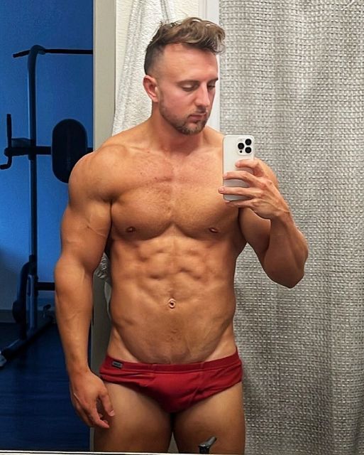 rickywiggins:Alexander Miles I see breakfast, lunch & dinner…DAM FINE