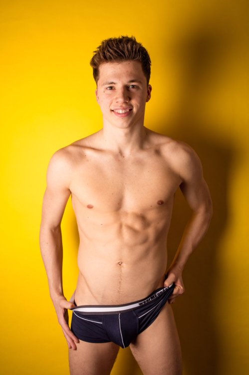 amazingmalenudity:  Freddie Woodward 