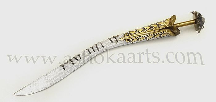 elusivemulatto:  art-of-swords:  Nayar Sword Dated: circa 18th century Place of Origin: