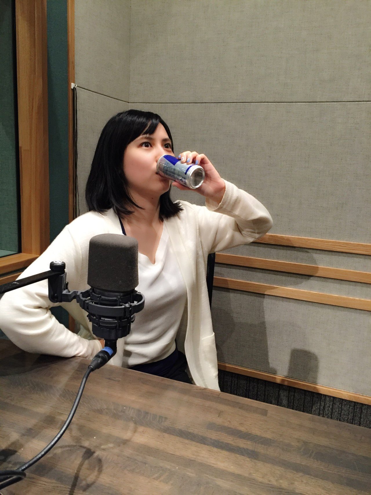 ukotm:    今夜の放送もありがとうございました〜〜！翼を授ける飲み物を飲んで収録に臨む津田さんの写真です。来週はお誕生日会。さて、ゲストは…？？（きもすいマネ）