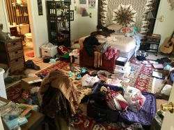 loveasthoughyourheartwontbreak:  exxxhaling:Christmas gift to myself: a clean room. New Years resolution: don’t fuck it up.  @unfuckyourhabitat   Amazing!!