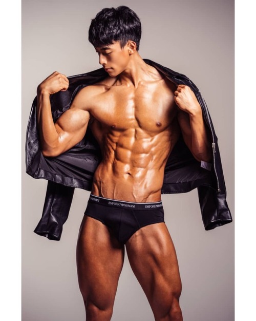 shreddedobsession:Kim Nam Hyun 김남훈(EVAN) 꿈나무니🌳동글이아빠🐶 @Just._.Evan · Seoul, South Korea