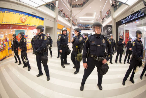 thinksquad:A mass of demonstrators chanting, “Black lives matter,” converged in the Mall of America 