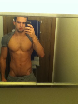 gaggers:  Active gay porn blog, I follow back all! http://gaggers.tumblr.com