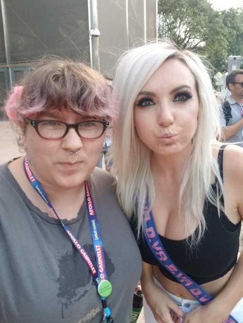 roxashighwind: So uh…. I met Jessica Nigri. She is an absolute delight and so damn adorable.