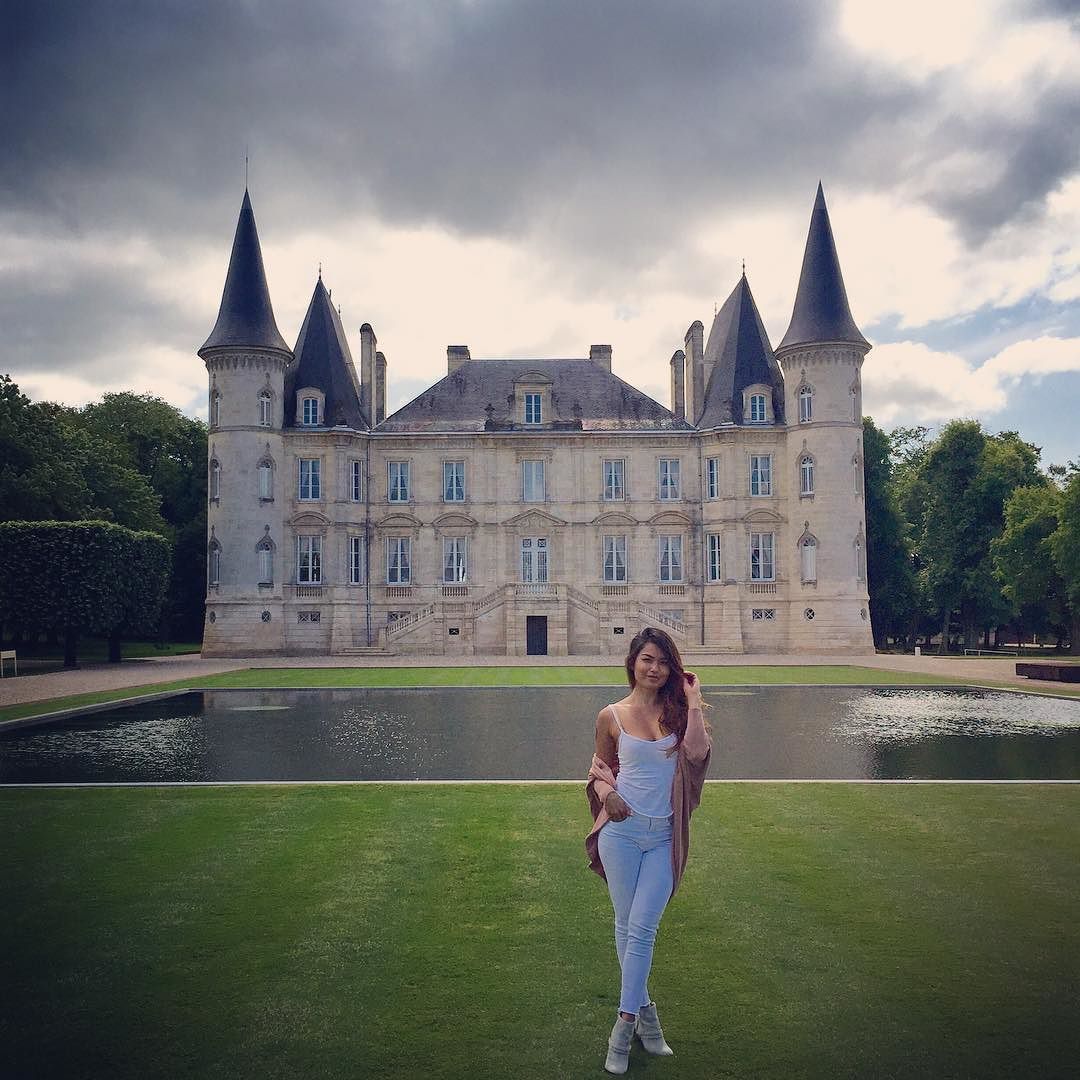 Wine tasting 🍷 on a Fri-yay! Thanks lover for taking me to this beautiful Chateau