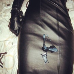 boobsbuttcum:  Cum on leather