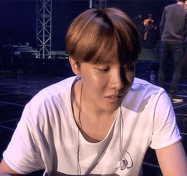 sweaterpawsjimin:bare-faced hobi  ♡__♡