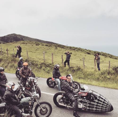 @luckycatgarage leading the wolfpack at @wheels_and_waves 2015 during the Pikes Peak Race. (à