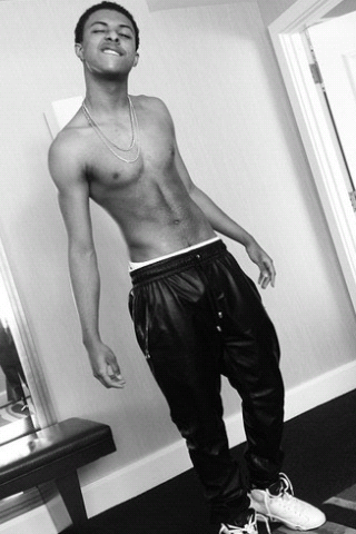 lamarworld:  Rapper Diggy Simmons body & bulge.