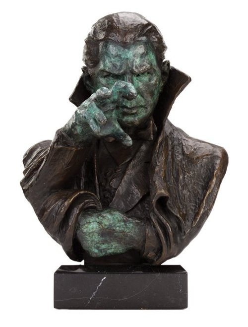beladraculalugosi:Amazing artwork  Bela Lugosi as “Dracula” bronze sculpture by Henry Alvarez!  Keep