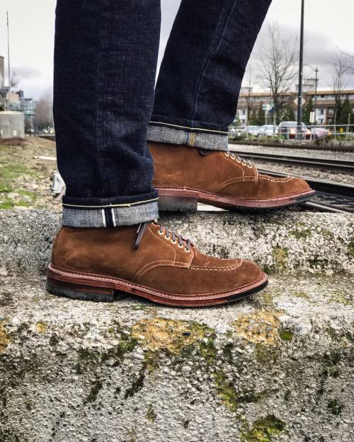 B-Side ➖➖➖➖➖➖➖➖➖➖➖➖➖➖➖➖➖ Jeans: @Tanuki_Inc via @BlueOwlWorkshop Boots: @BrickMortarSeattle Alden ’D