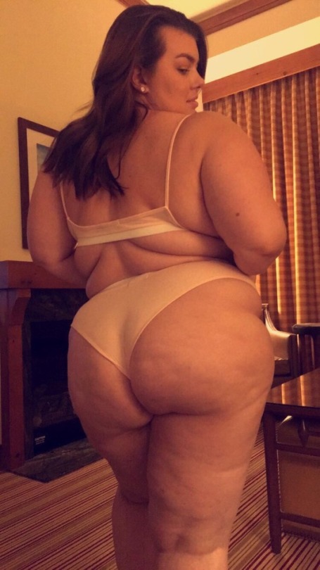 curvingchloe:  🍰🎂🍰Www.chloe.bigcuties.comSnapchat- bigcutiechloe