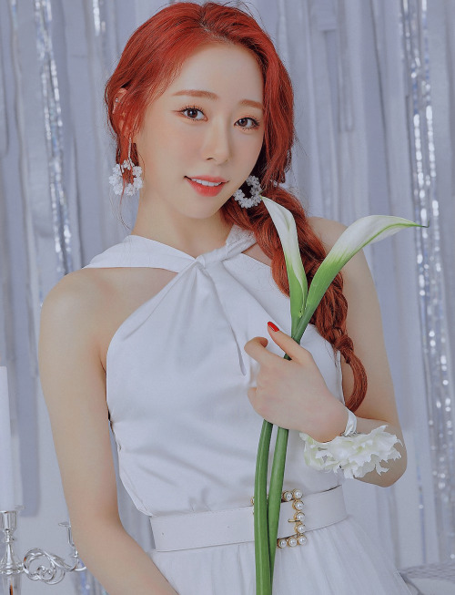 yeonjung universe photoshoot: light silver