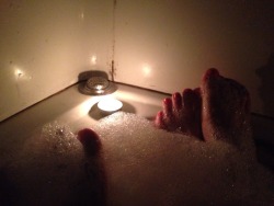 sarahsfeet:  Enjoyed a nice bubble bath ~