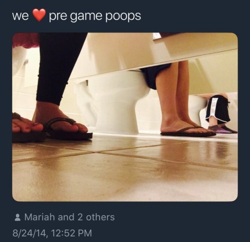 girls-on-the-loo: Pre Game Poops