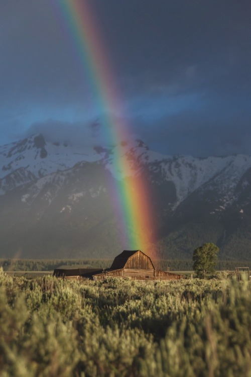 Double rainbow sunrise in Jackson Hole, WY @zeisenhauer