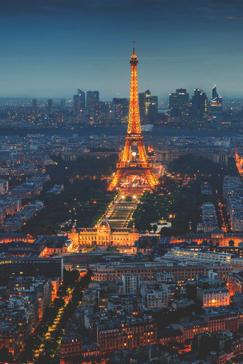 imposingtrends:Tour Eiffel  | IT | Facebook | Instagram