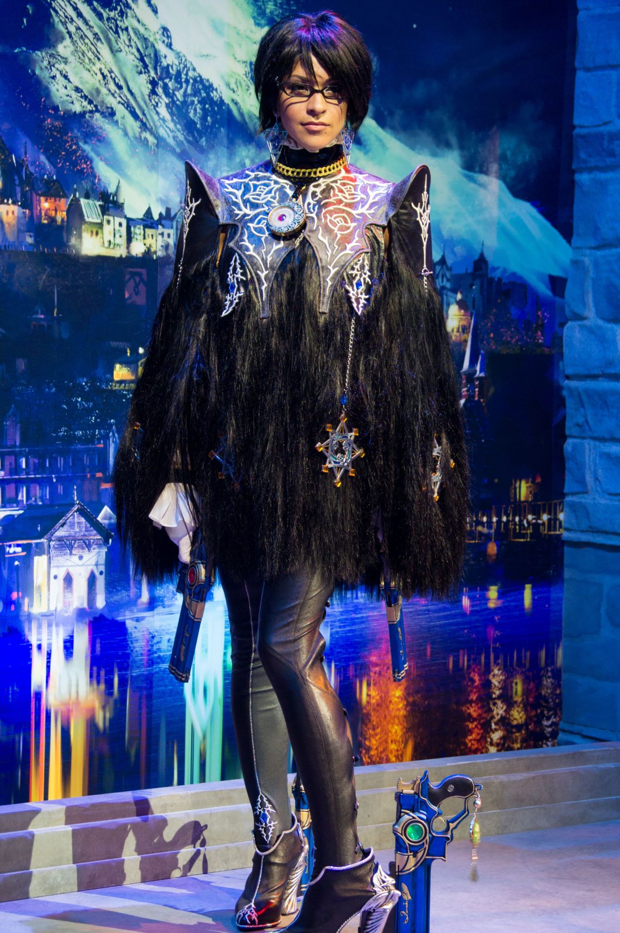 grimphantom:  yorkinabox:  A really awesome Bayonetta outfit that was featured at