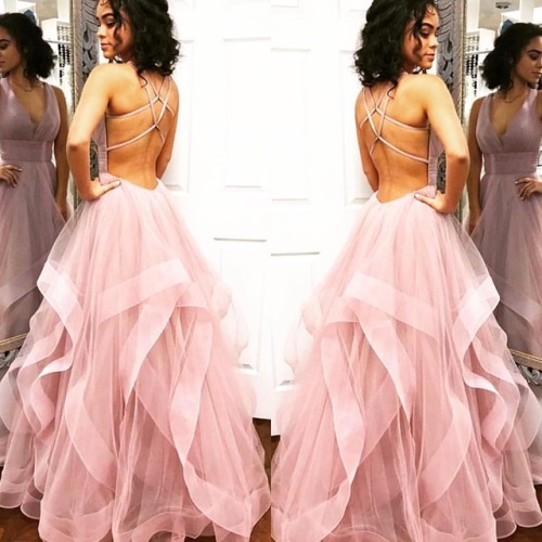 love the back design of this ballgowns . . . #prom #promdresses #prom2019 #prom2k19 #fashionblogger 