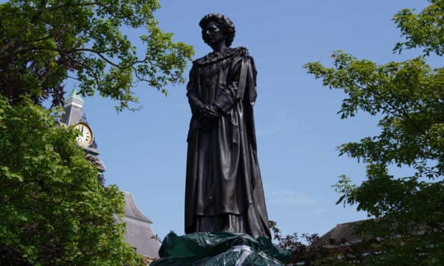 Margaret Thatcher statue egged within hours of it being installed | Margaret Thatcher | The GuardianWarnings that a new statue of Margaret Thatcher would attract egg-throwing protests came true within two hours of its being installed in her home town of Grantham on Sunday.The  bronze statue was, without ceremony, placed on a 3-metre (10ft) high  plinth to make it more difficult for protesters to inflict any damage.Shortly afterwards a man was seen throwing eggs from behind a temporary fence and, when one connected, a cry of “oi” could be heard.  ......loud booing could also be heard from passing motorists.The Labour councillor Lee Steptoe  said the egg-throwing was “absolutely inevitable”. “The statue was  always going to be a prime target for petty vandalism and political  protest. She was the most divisive prime minister probably in history  and certainly in my lifetime,” he said.He  added that now the statue was up, the challenge was to “concentrate on  the cost of modern-day Tory policies which are driving millions of  people to food banks”.  ... #uk#evil#Activism#Protests#Civil Disobedience #WELL DONE!!!  #WHAT THE ACTUAL FUCK TORIES?!  #fuck the tories #conservative politics#tories