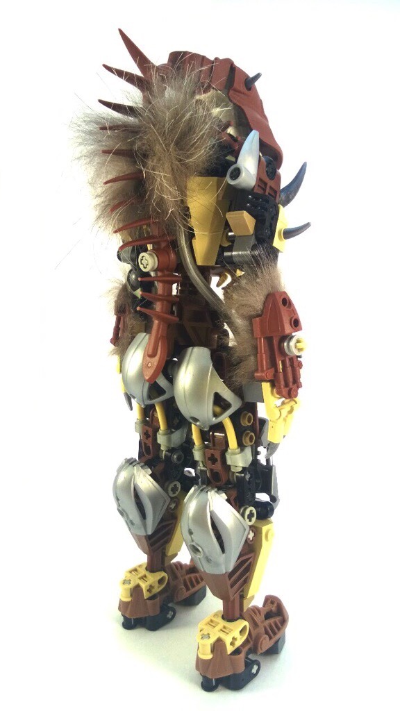 littletaggy:  According to the Bionicle Wikia, “it has been confirmed that female