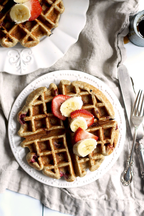 Strawberry Banana Oatmeal Greek Yogurt Waffles 