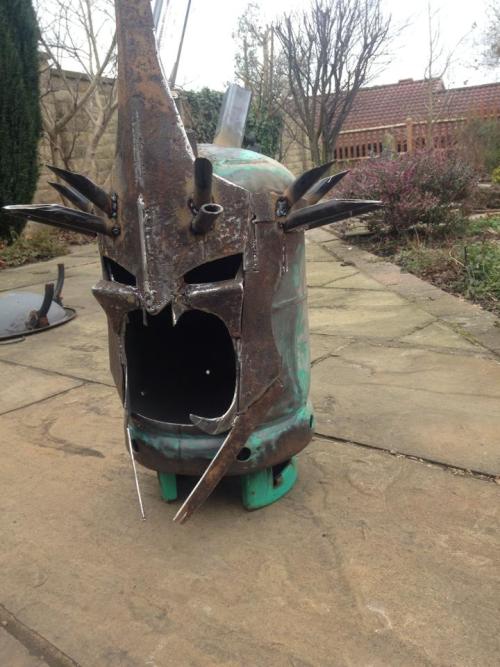 -eyes-like-stars-:cupcakesandhockeypucks:steampunktendencies:The Witch King of Angmar fire pit by Al