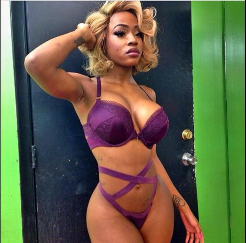 yesnibbles:  Khole TheKomeup mashup – showing off her wigs