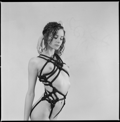 altmodel-aurora:  tied with care by se7en <3