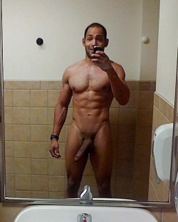 seeker310:  i wanna suck my Bros all day   Kings with GREAT muscles   hot!! follow my Bros blogs