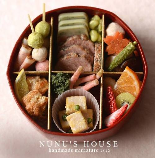 thatfilthyanimal:  archiemcphee:Today the Department of Miniature Marvels is marveling at the exquisitely detailed creations of Japanese miniature artist Tomo Tanaka. Since 2002 he’s been creating 1/12 scale miniature versions of all sorts of food and