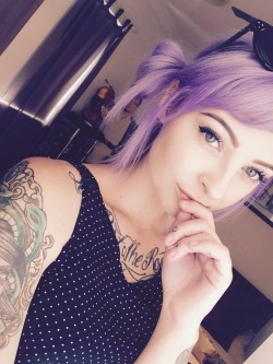 smileybeardman:  christieleexo:Spontaneous purple hair today ,  Christie is a babe and we totally made out a couple times !! haha