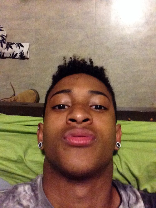 fvckzach:  10 selfies & I’ve come to the conclusion that I have no life  crying.