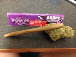 ivannasmokealot:  A pretty rolled up blunt