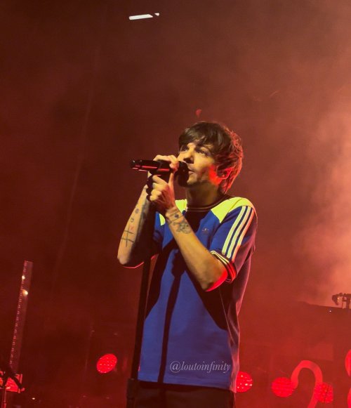 louistomlinsoncouk: Louis on stage in Philadelphia, PA - 15/2