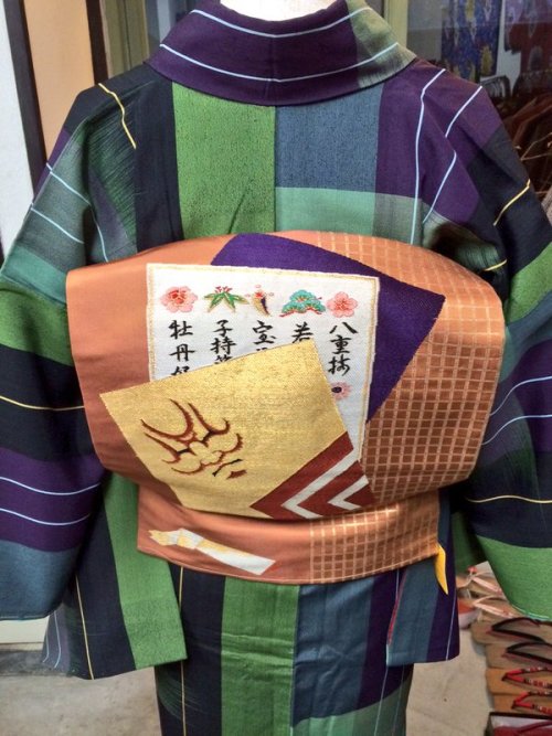 Colors, style, pattern, I love everything about this outfit &lt;3 (kimono with vintage Kumadori/Oshi