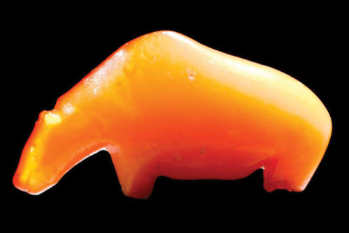 bearotonin-international: vox-off:electronicgallery: A beautiful Mesolithic amber figure of a bear. 