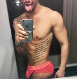 hotmaleunderwear:  hotmaleunderwear.tumblr.com