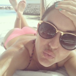 selfshotmag:  Selfie con mi #LGG3 y un besito para mis chamacos desde el paraiso #nofilter👌 — instagram: pattylopezdelac  Beauty