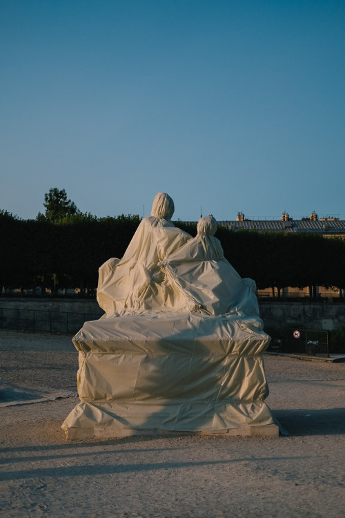 578-584: Evening at the Tuileries